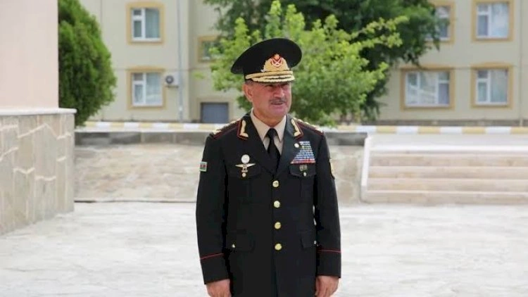 General şəhid qızının toyuna gedə bilmədi, “iPhone” göndərdi   - FOTO