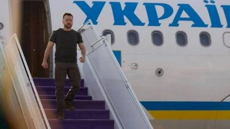 Zelenskinin təyyarəsini naməlum dronlar təqib etdi