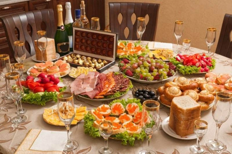 Yeni il süfrəsinin qiyməti - Ailələr nə qədər xərcə düşəcək?