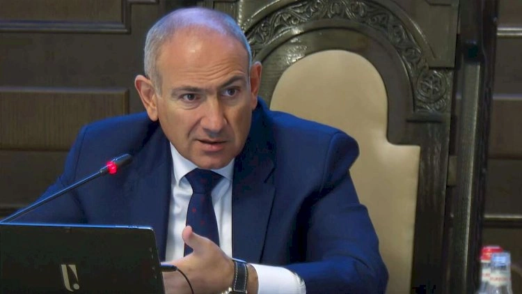 Paşinyan “Qarabağ bayraqları”nı Azərbaycanla yeni müharibə təhlükəsi adlandırdı