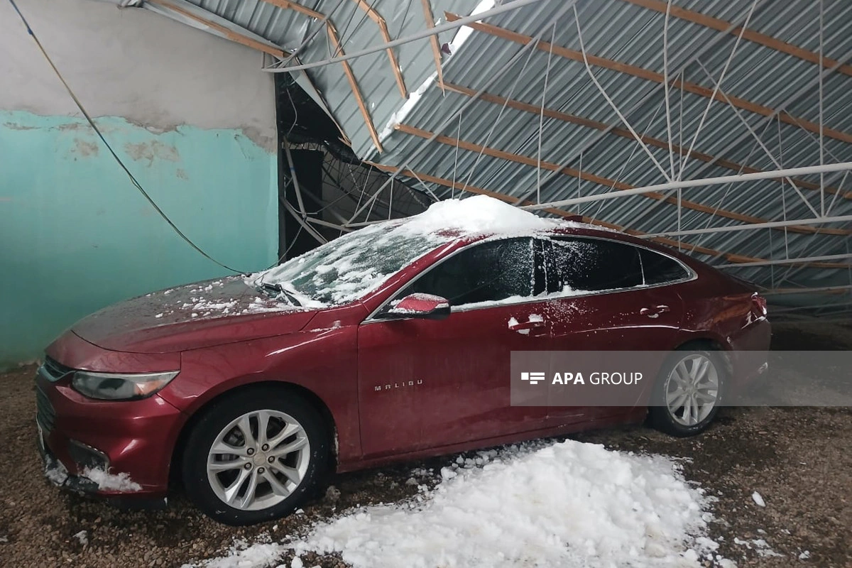 Azərbaycana güclü qar yağdı, evin talvarı çökdü -FOTOLAR