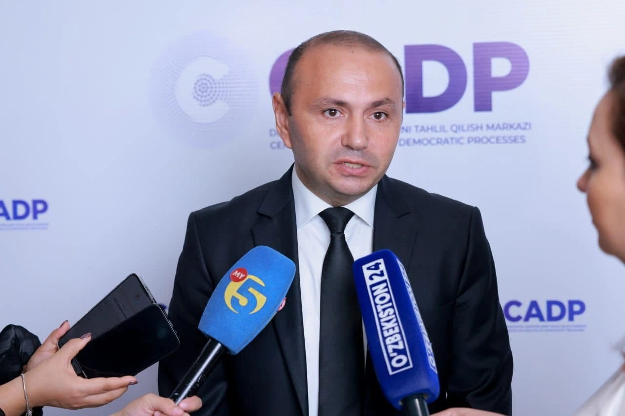 İran danışıqlar masasına oturmalıdır — Elşad Mirbəşiroğlu