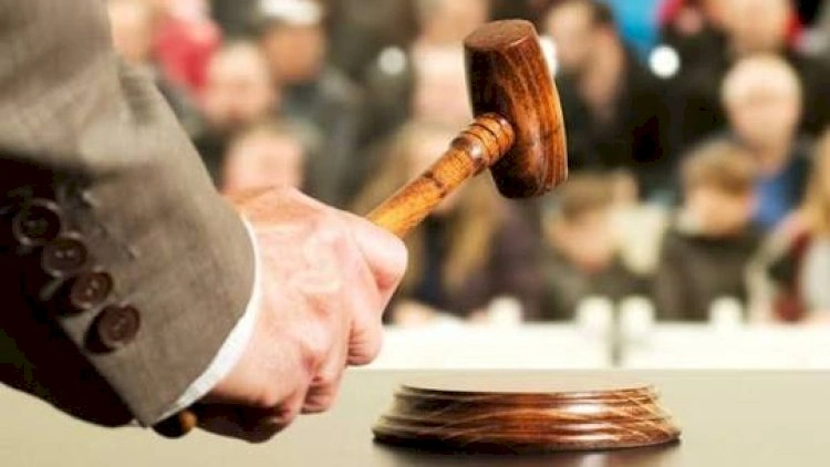 Dövlət hərracında nəqliyyat vasitələri rekord qiymətə satıldı