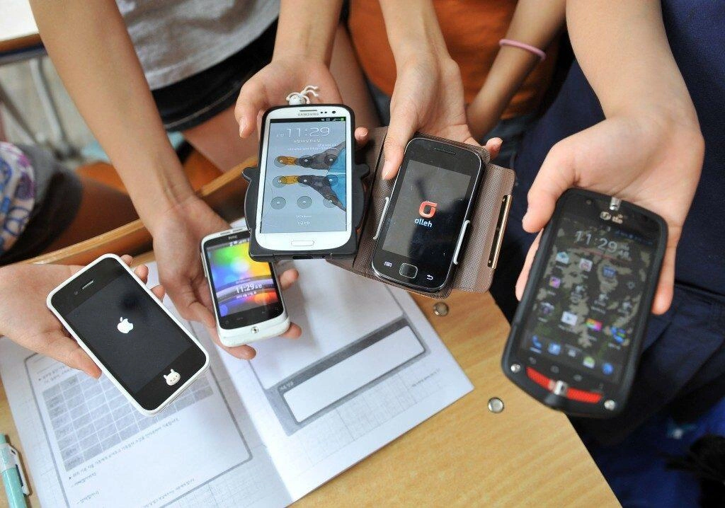 Bu halda şagirdlər məktəbə telefon gətirə bilər