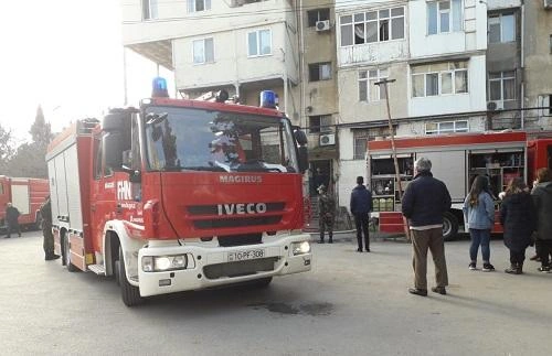 Bakıda yaşayış binasında yanğın: 7 nəfər zəhərləndi