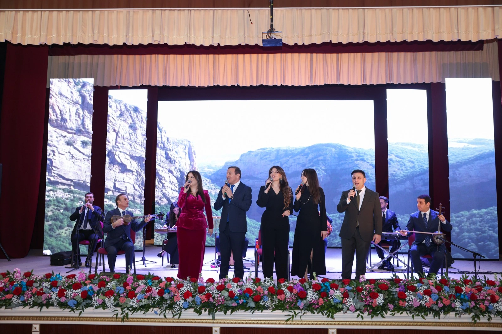 Abşeronda şəhid ailələrinin xanım üzvləri ilə 8 Mart tədbiri keçirilib - FOTO