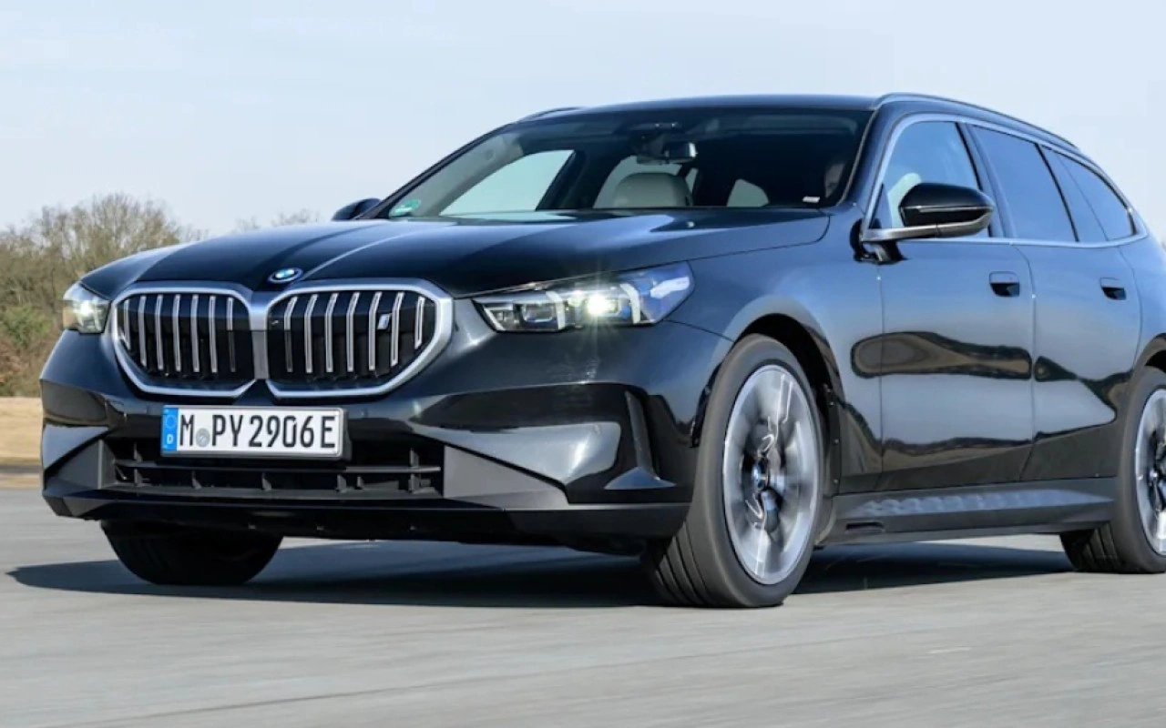 BMW yüz minlərlə avtomobili geri çağırır