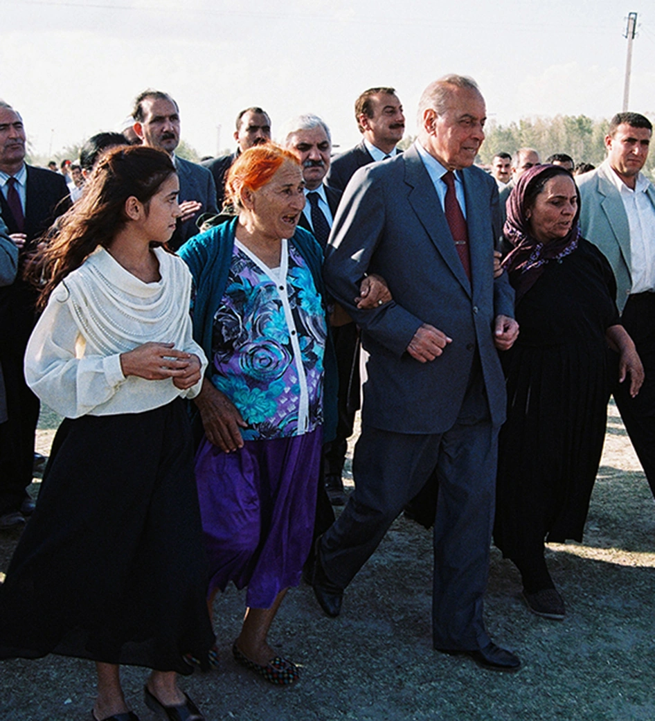 “Heydər Əliyev yanımda Ramiz Mehdiyevə zəng edib dedi ki...” –  Prezidentin fotoqrafı