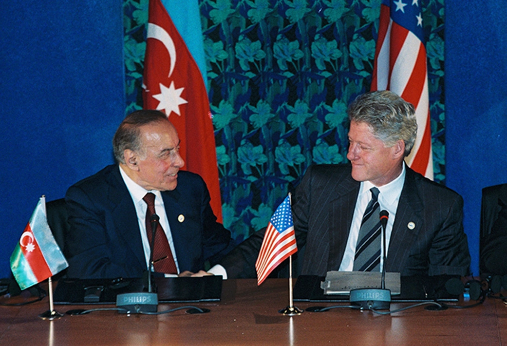 “Heydər Əliyev yanımda Ramiz Mehdiyevə zəng edib dedi ki...” –  Prezidentin fotoqrafı