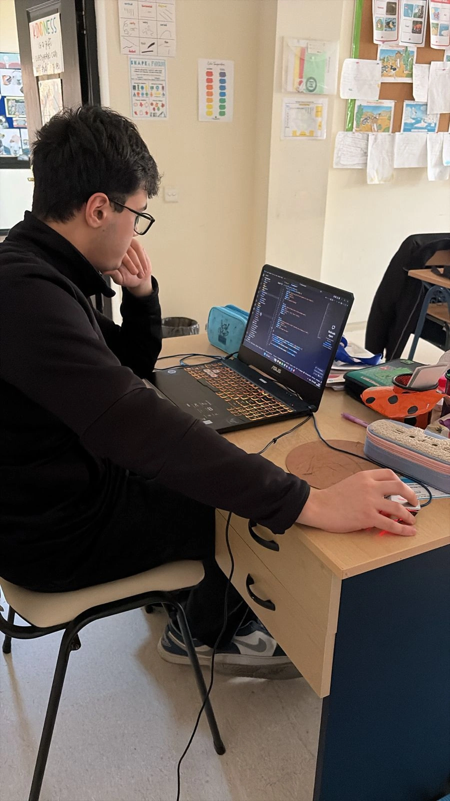 “Changemakers” AI Hackathon Oxbridge Akademiyasında uğurla keçirildi - FOTOLAR