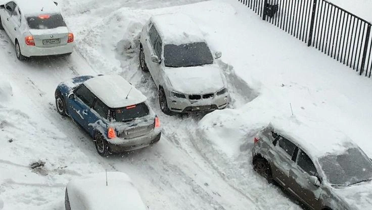 Moskvada güclü qar həyatı iflic edib