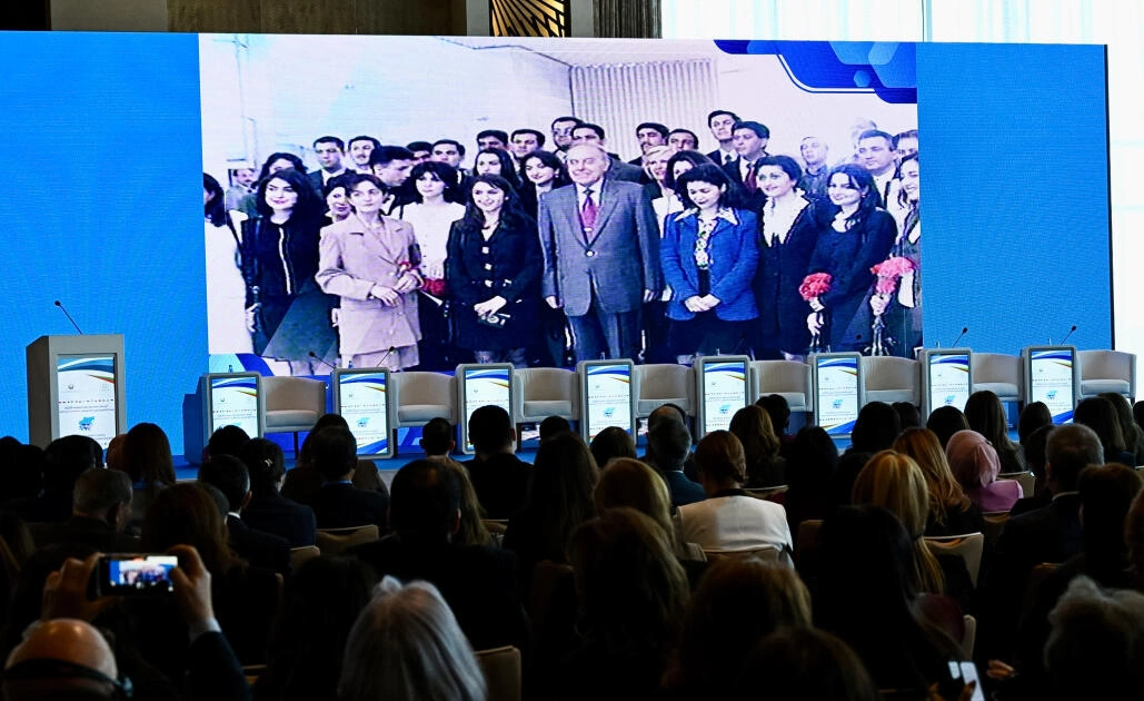 Leyla Əliyeva AQEM çərçivəsində keçirilən beynəlxalq konfransın açılış mərasimində çıxış edib - FOTO