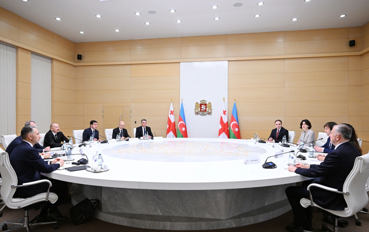 Prezidentin Kobaxidze ilə geniş tərkibdə görüşü- Fotolar