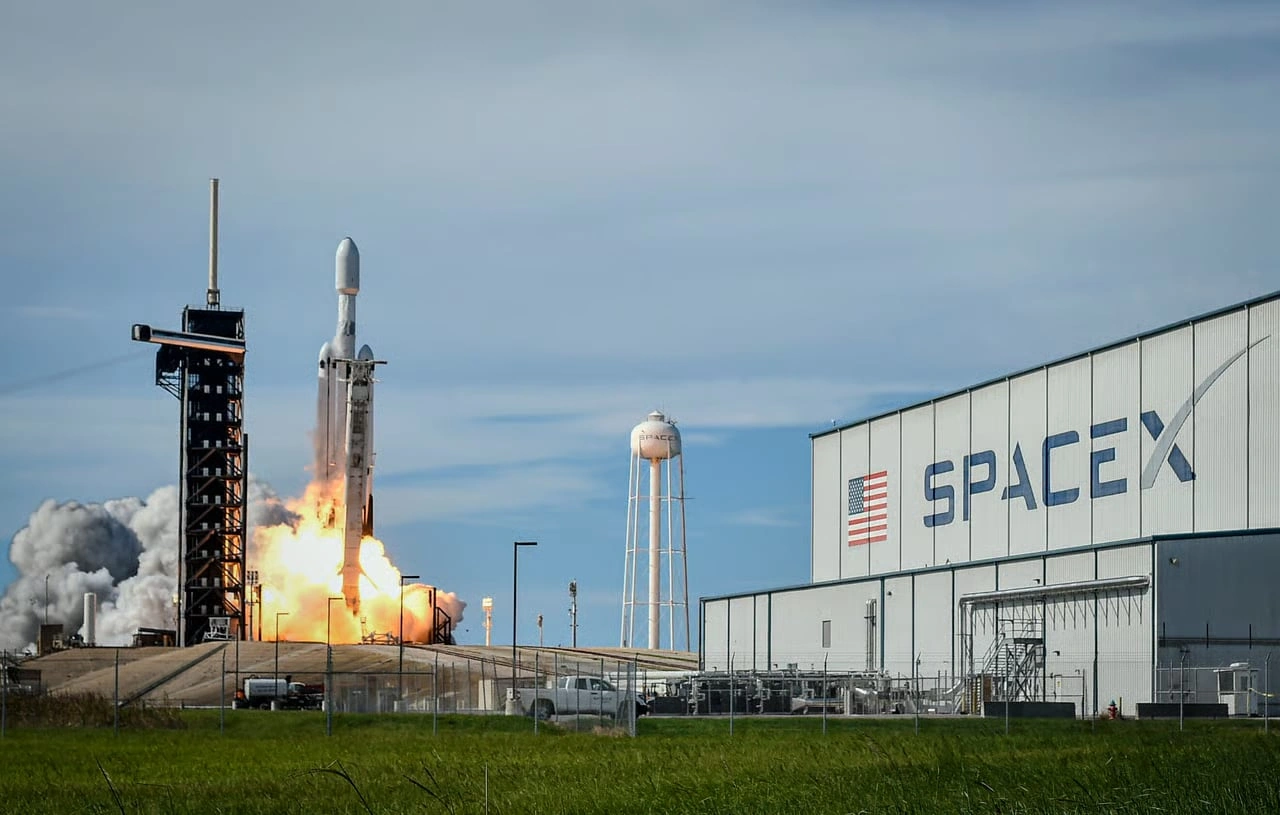 “Starlink” peyki parçalanıb: “SpaceX” açıqlama yaydı