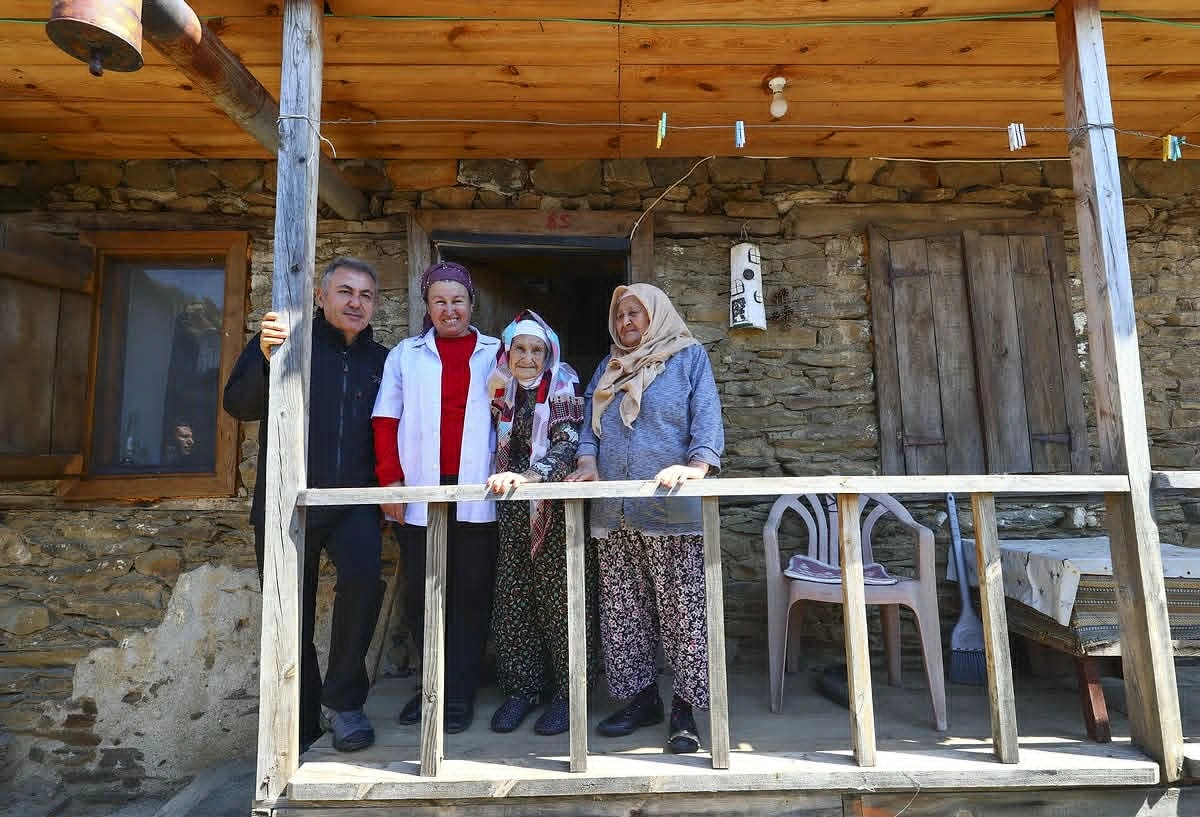 Böyük şəhərin ortasında kabus kəndi: 3 ailə yaşayır