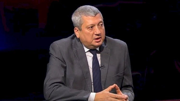 Keçmiş nazirdən xəbərdarlıq: Adımdan sui-istifadə edirlər, nəzərə alın