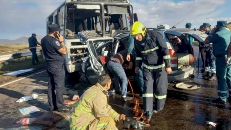 Ermənistanda baş verən yol qəzasında 5 nəfər öldü