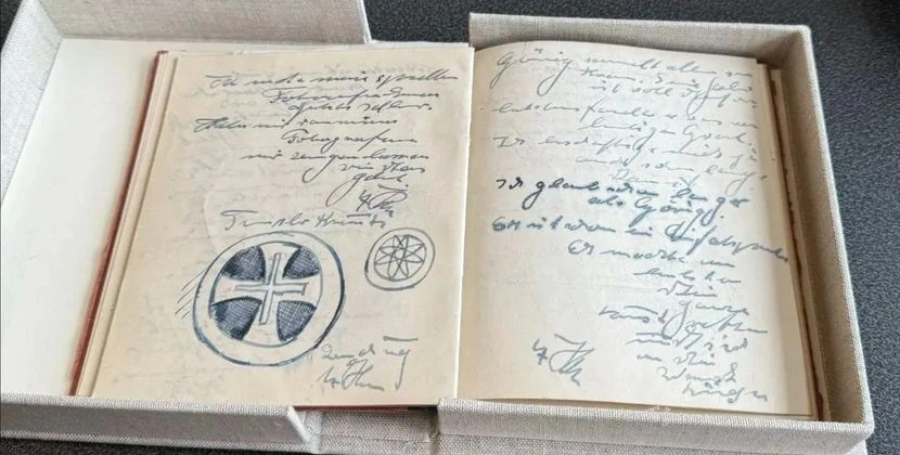 Hitlerin gündəliyi tapıldı: İçərisində nə yazılıb?