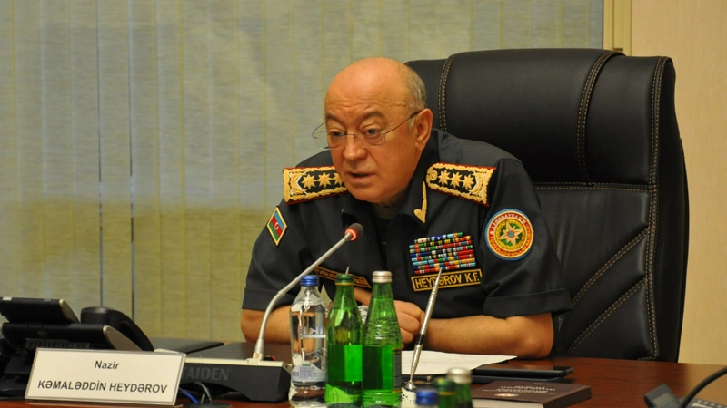 Nazir 10 il rəis işləyən polkovniki təqaüdə göndərdi