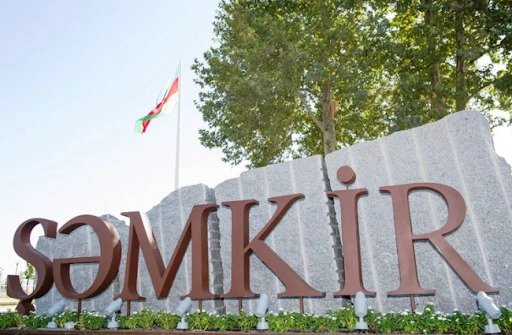 Şəmkirdə avtomobildən kişi meyiti TAPILDI