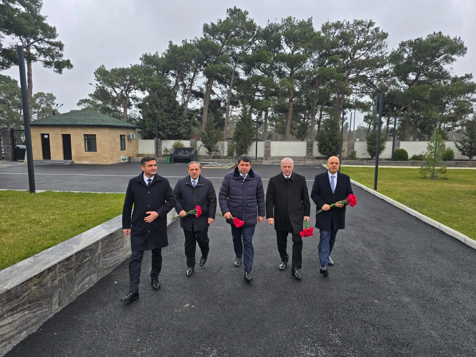 Ülvi Quliyev şəhid leytenantın məzarını ziyarət etdi - FOTOLAR