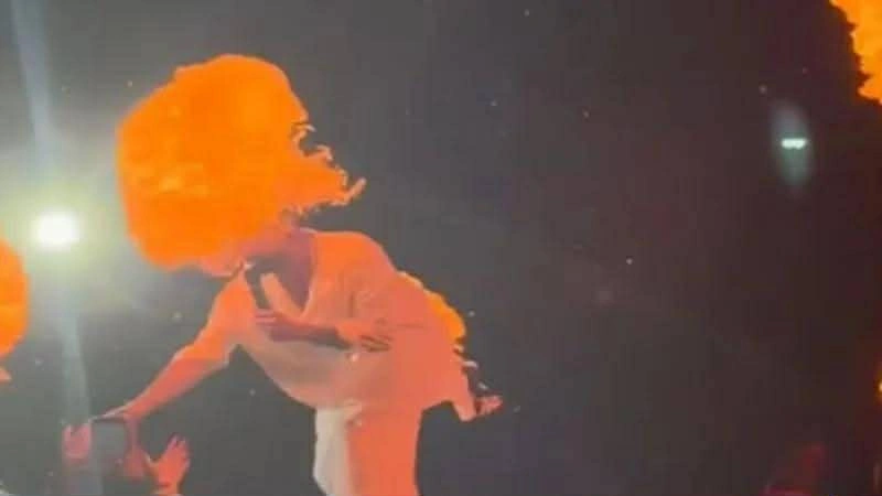 Tan Taşçının konsertində qorxulu anlar - FOTOLAR