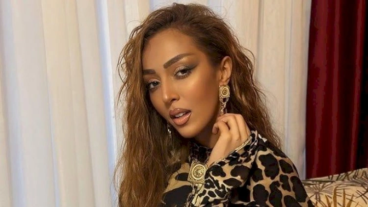 Ofelya bu dəfə ərinin adını mikrofonuna yazdırdı -   FOTO