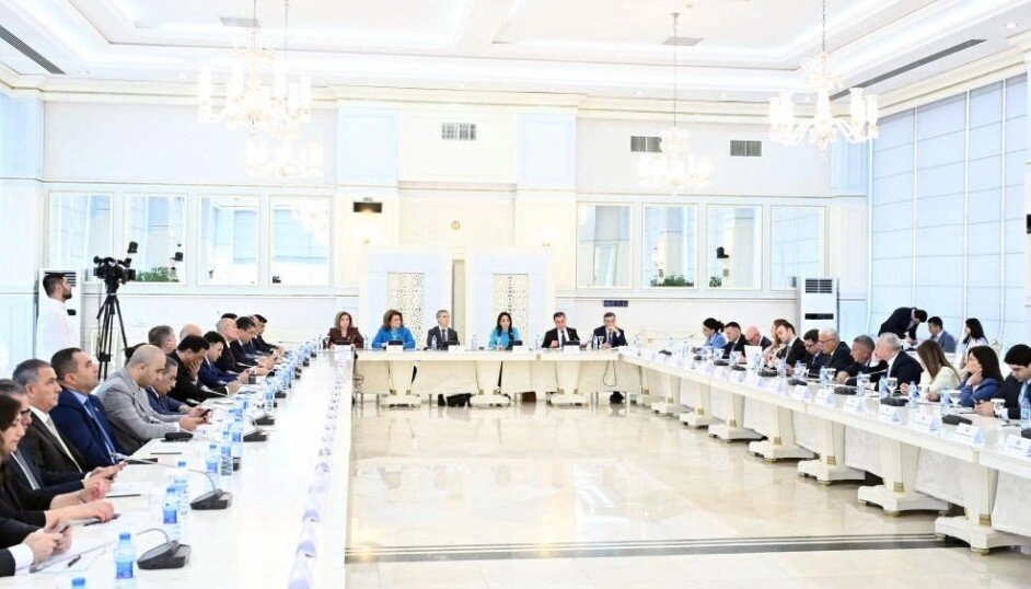 Parlamentdə komitələrin birgə iclası və ictimai dinləmə keçirildi