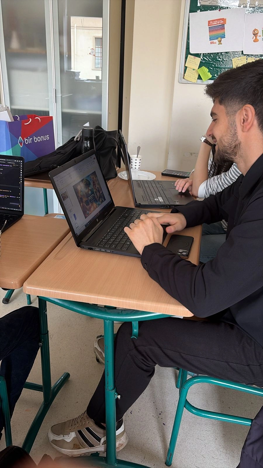 “Changemakers” AI Hackathon Oxbridge Akademiyasında uğurla keçirildi - FOTOLAR