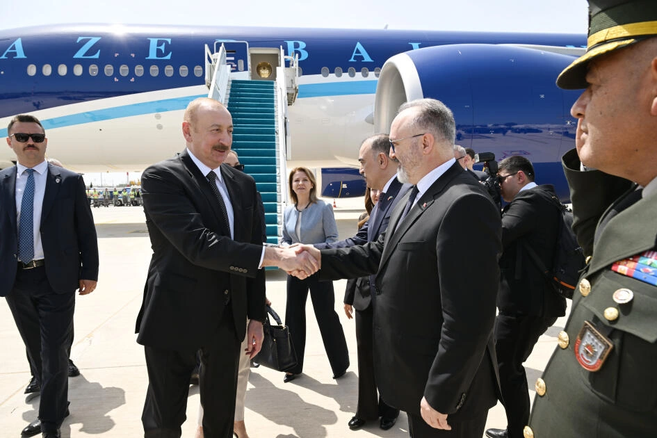 Prezident İlham Əliyev Türkiyəyə işgüzar səfərə gəlib - FOTO