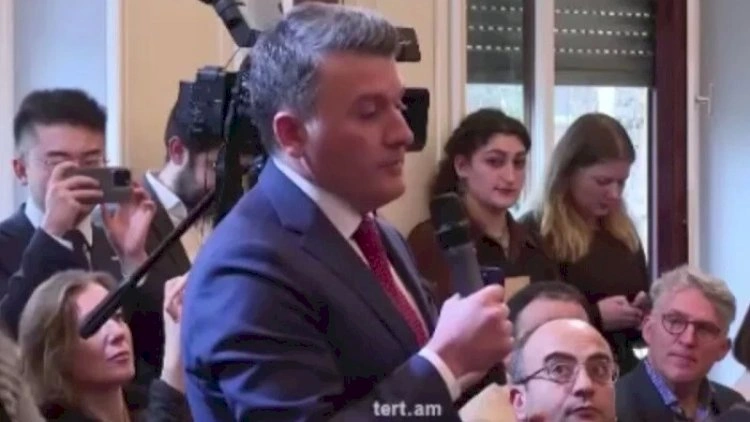 Azərbaycan səfirinin Paşinyanı ermənicə salamlaması:  diplomatik protokol, yoxsa siyasi mesaj?