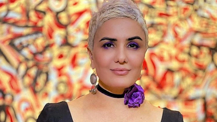Rəssam iki nəşriyyatı məhkəməyə verdi,  20 minlik iddia