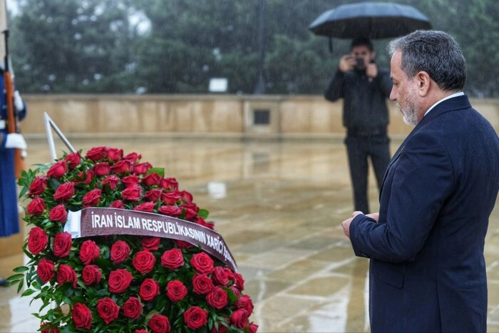 İranlı nazir Şəhidlər xiyabanını ziyarət etdi - Foto