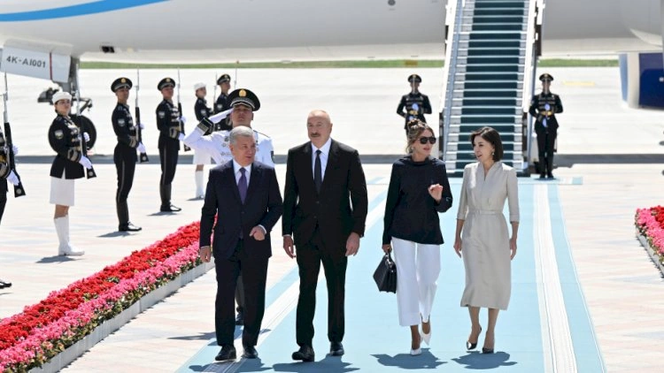 İlham Əliyev və Mehriban Əliyeva paytaxt Daşkənddən Buxaraya gəldilər