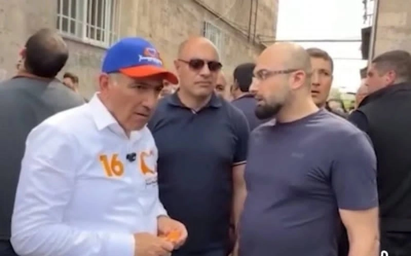 Paşinyanın erməni gənci ilə mübahisəsi: Qarabağ bizim deyildi - FOTO