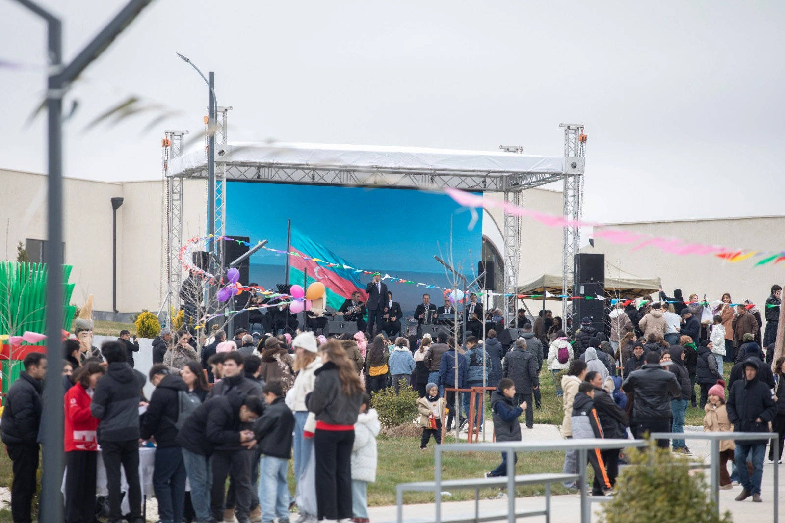 Cəbrayıl rayonunun yenidən qurulan Horovlu kəndində Novruz festivalı və sərgi-satış yarmarkası keçirildi (FOTO/VİDEO)