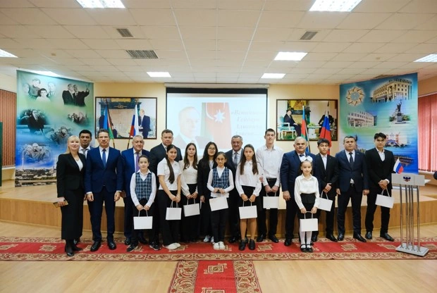 Ümummilli Lider Heydər Əliyevin xatirəsi Həştərxan şəhərində yad edilib