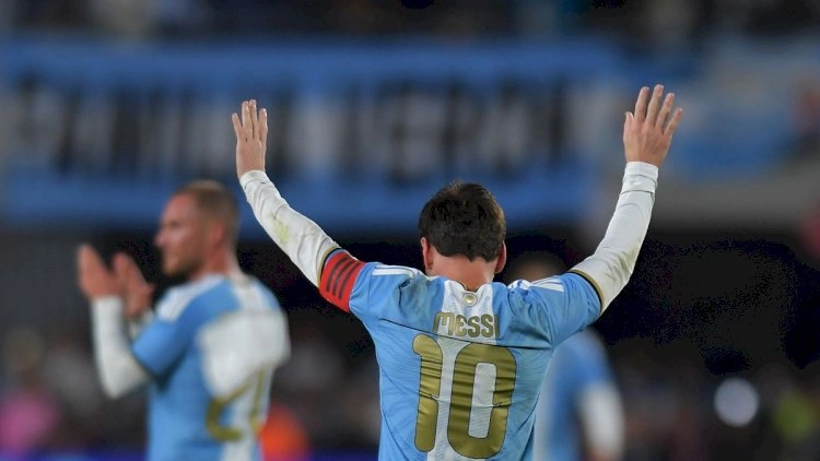 Minlərlə argentinalı Messiyə görə küçələrə axışdı -   VİDEO