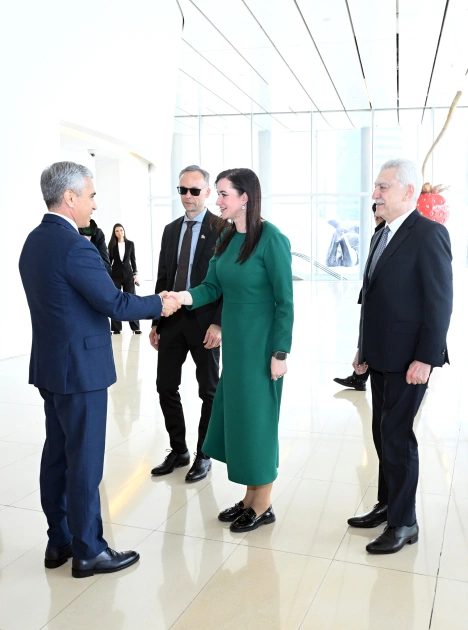 Litvanın Baş naziri Heydər Əliyev Mərkəzində oldu - FOTO