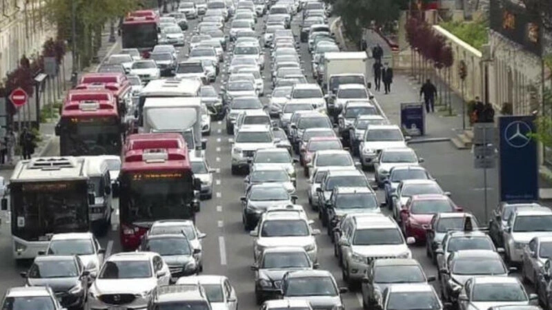 Bakının bir sıra yollarında tıxac var - SİYAHI