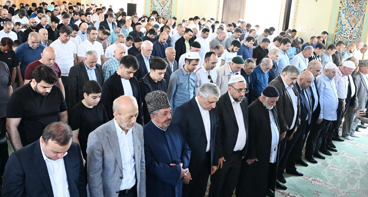 Məscidlərdə bayram namazı qılındı - FOTO