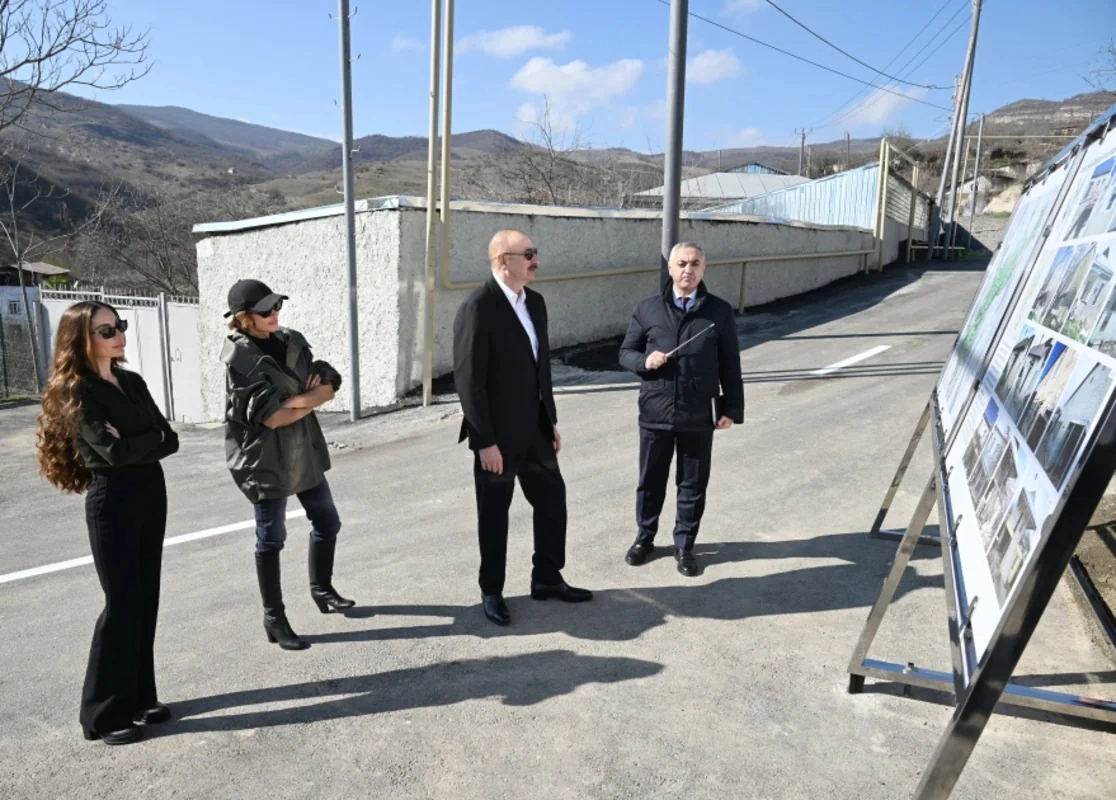 Prezident Xocalının Xanabad kəndində görülmüş işlərlə tanış olub
