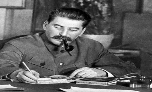 51 ildir dəfn olunmayan lider: Ən gec basdırılan dövlət başçıları