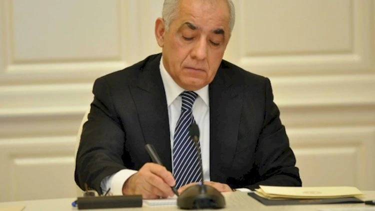 Əli Əsədov yeni qərar imzaladı