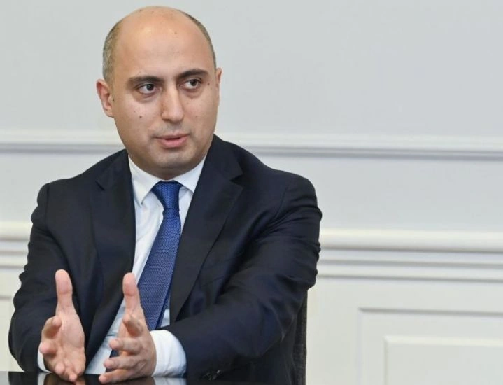 Emin Əmrullayev: 8 minə yaxın müəllimin öz peşəsinə uyğun olmadığı müəyyən edilib