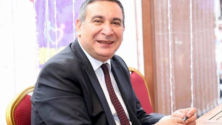 “Anam ayda 3 kitab oxuyurdu, indi Tik-tok-a baxır...”