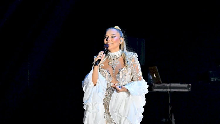 Eyyub Hüseynzadənin təşkilatçılığı ilə möhtəşəm Demet Akalın konserti - VİDEO + FOTOLAR
