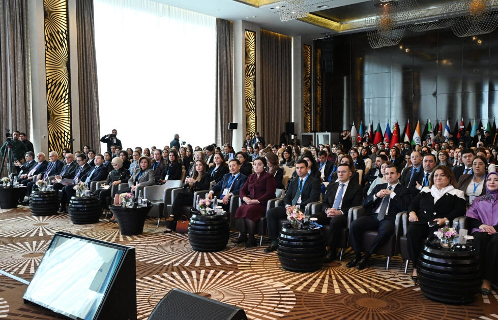 Leyla Əliyeva AQEM çərçivəsində keçirilən beynəlxalq konfransın açılış mərasimində çıxış edib - FOTO