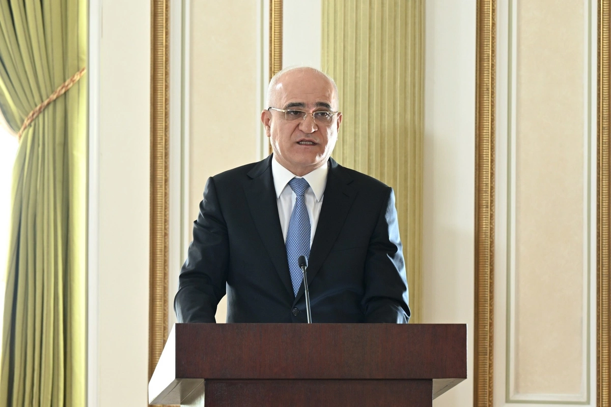 İlham Əliyevin sədrliyi ilə müşavirə keçirildi - FOTOLAR