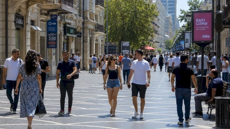 Azərbaycanlılar niyə getdikcə daha çox borclanır? - İqtisadçıdan   XƏBƏRDARLIQ